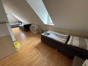 Zimmer für 3 Personen, Kühlschrank-Bad